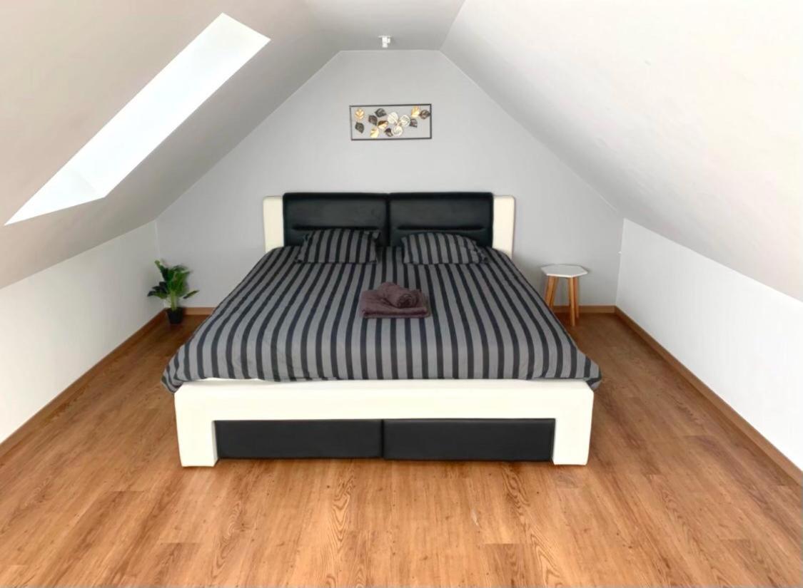 شقة Monéteau  في Loft Evasion , Parking Gratuit , 5 Min Auxerre المظهر الخارجي الصورة